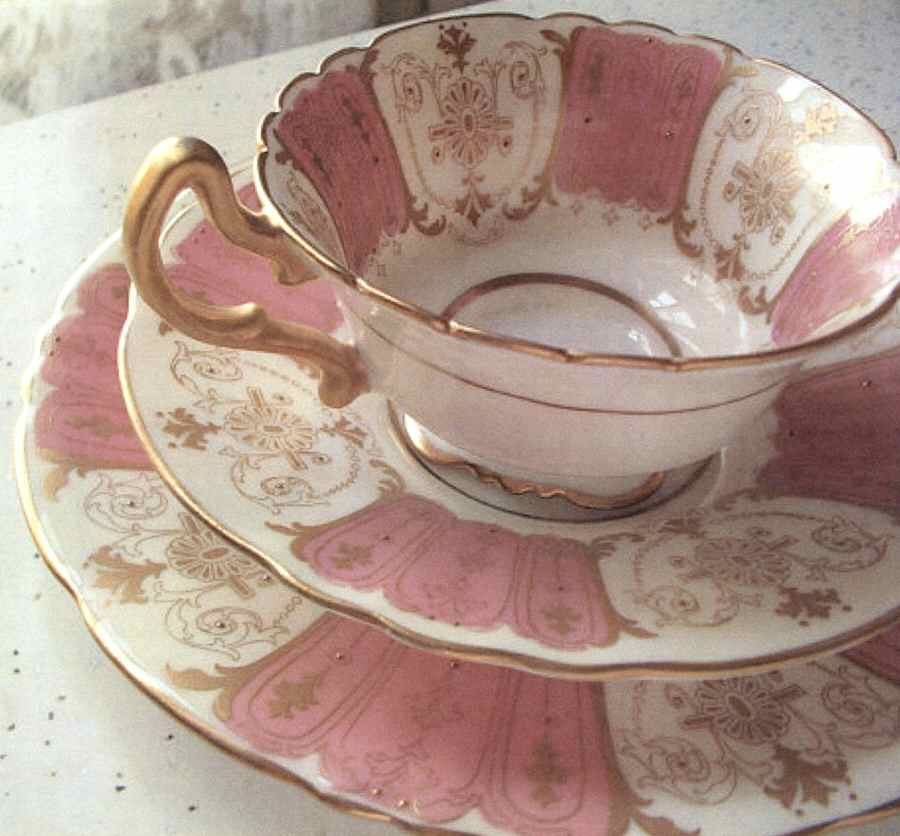 RD352 Footed Cup & Saucer Set by Royal Doulton-1