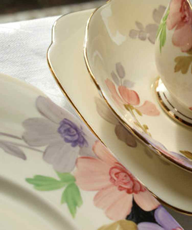 5887 Dessert/Pie Plate by Roslyn (England)-1