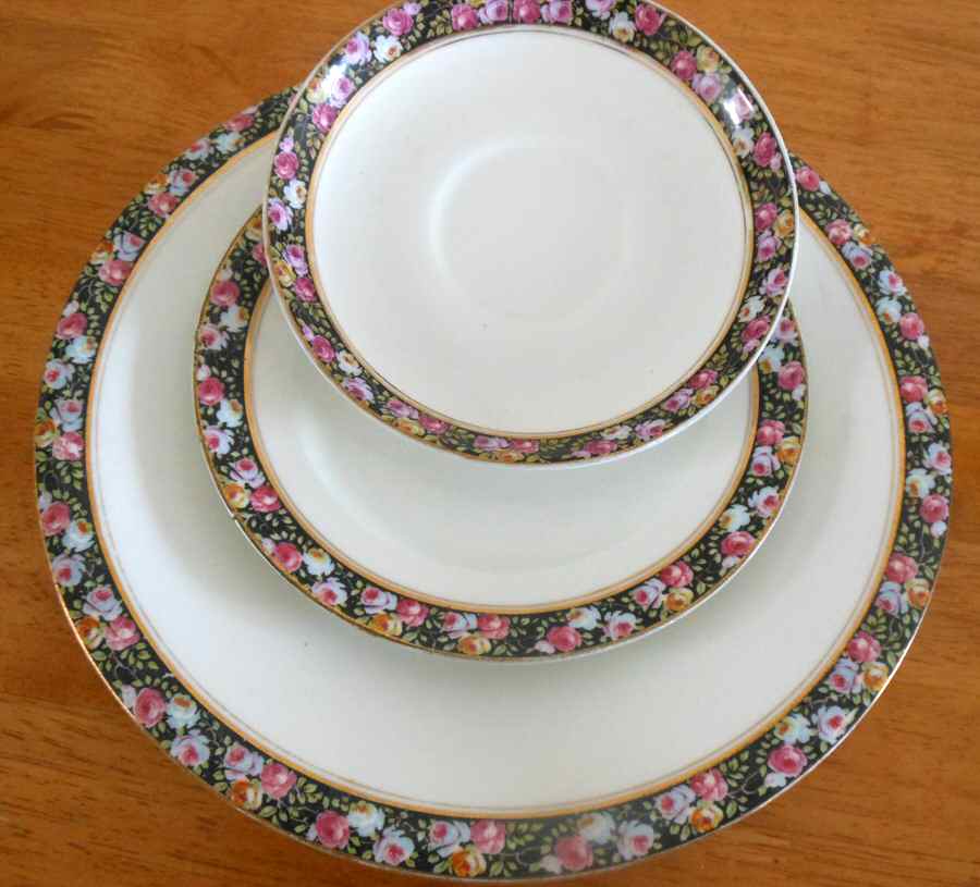 Pompadour Dinner Plate by Royal Grafton-1