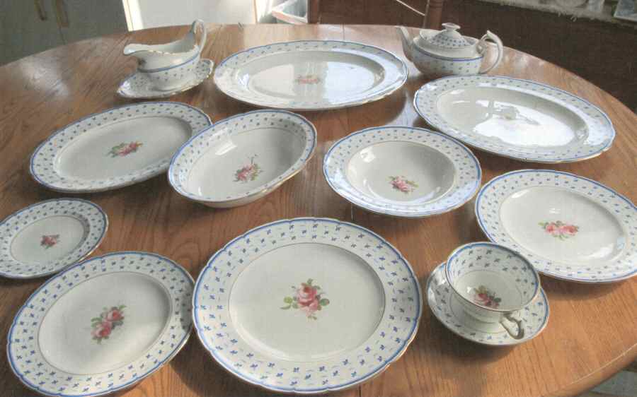 A324 14" Oval Serving Platter by Royal Crown Derby-1