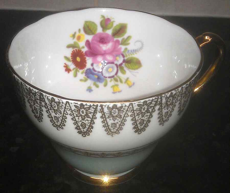 R644 Footed Cup by Roslyn (England)-1