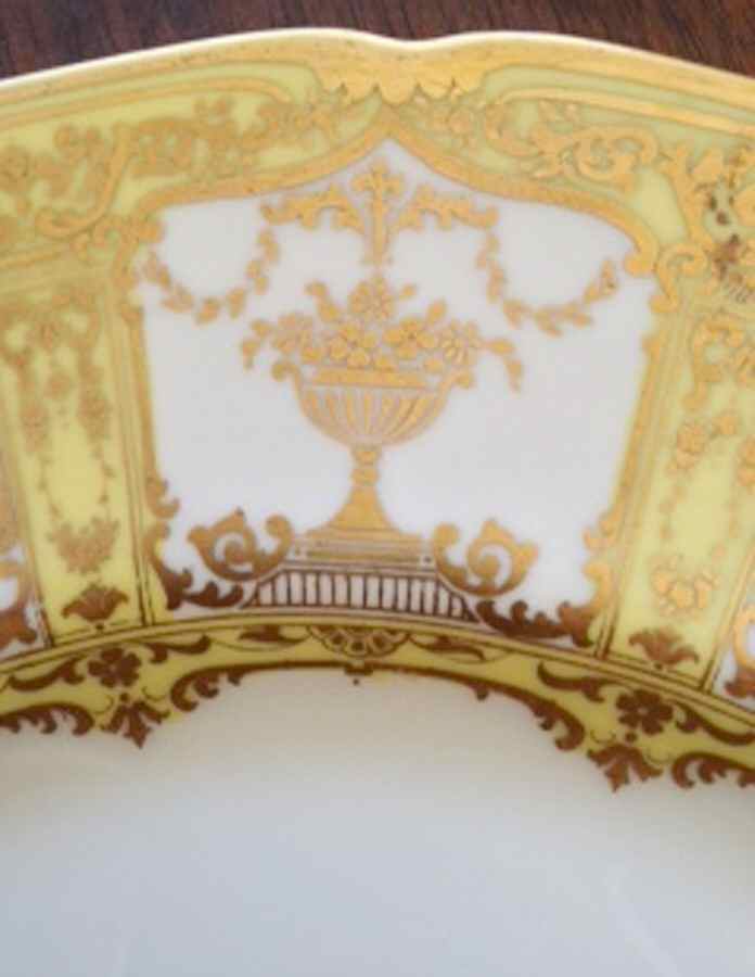 V1197 Dinner Plate by Royal Doulton-1