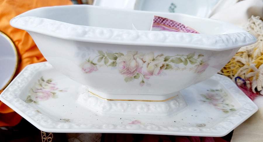 R2312 Gravy Boat with Attached Underplate by Rosenthal - Continental-1