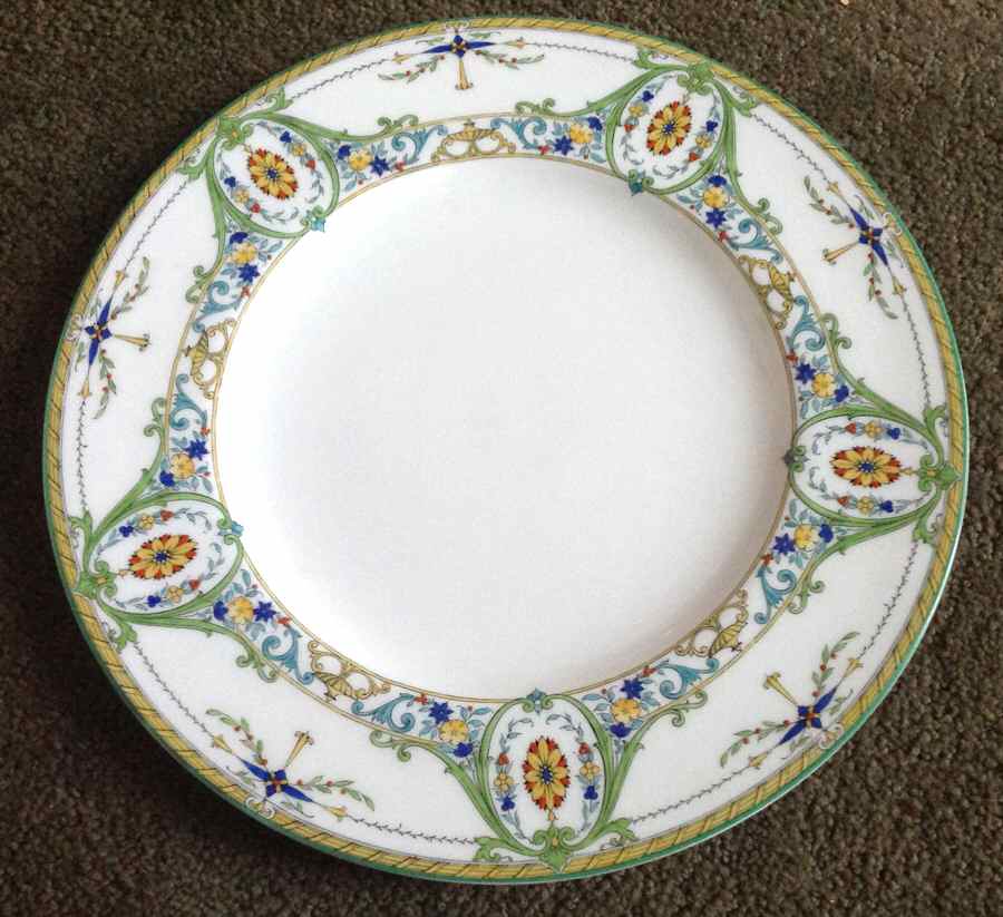 C2671-2 Dinner Plate by Royal Worcester-1