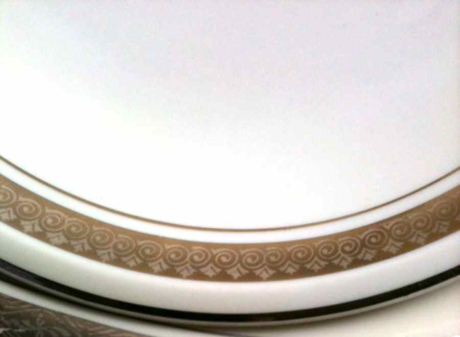 REZ21 Dinner Plate by Real (Brazil)-1