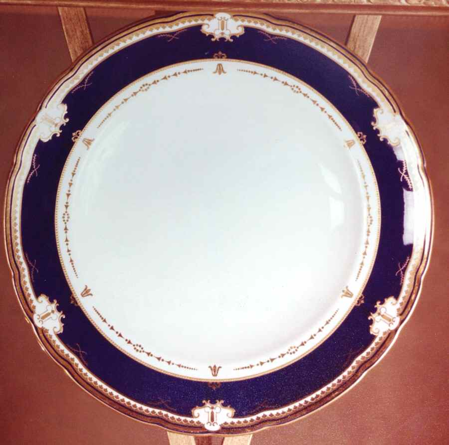 RCD173 Dinner Plate by Royal Crown Derby-1