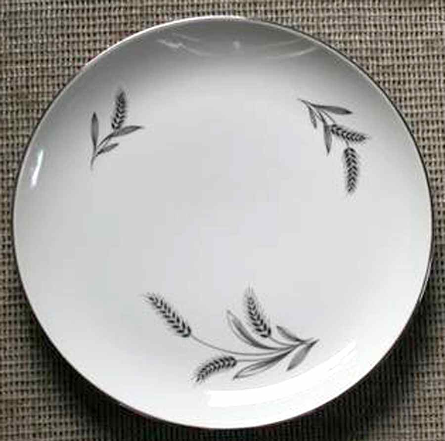ROB466 Dinner Plate by Royal Bayreuth-1