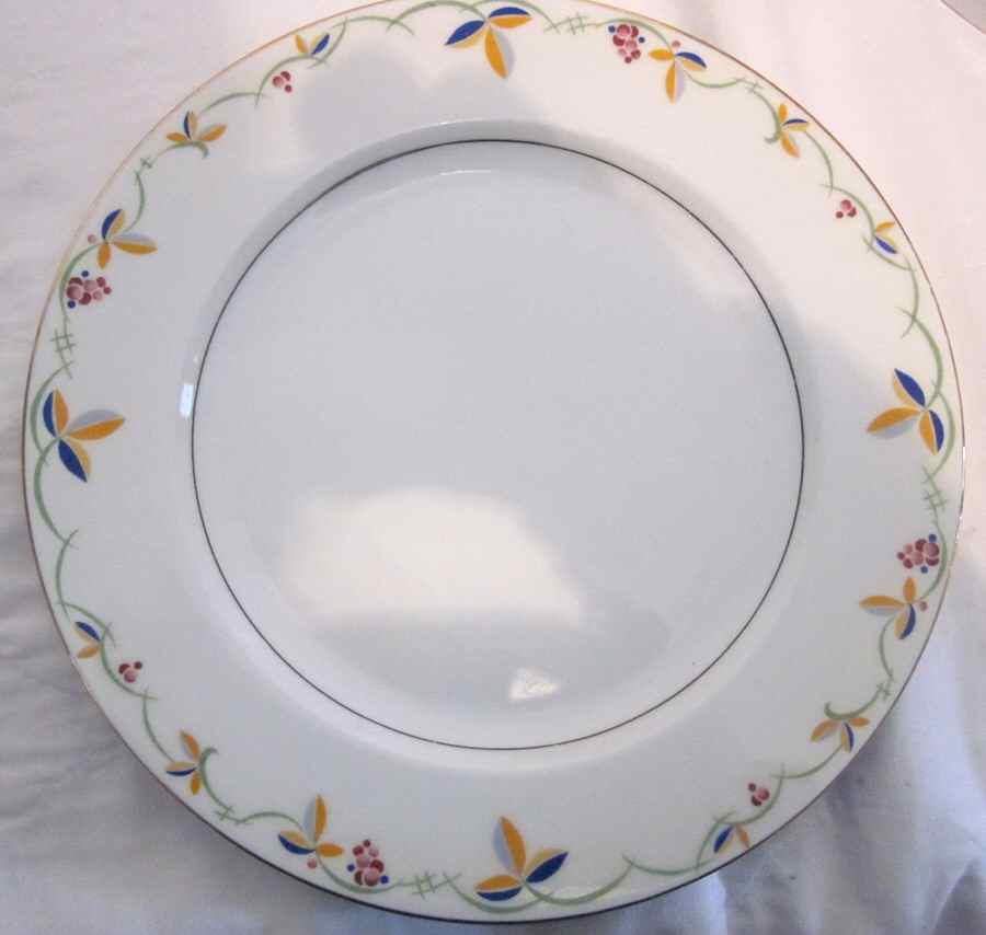 ROB467 Dinner Plate by Royal Bayreuth-1
