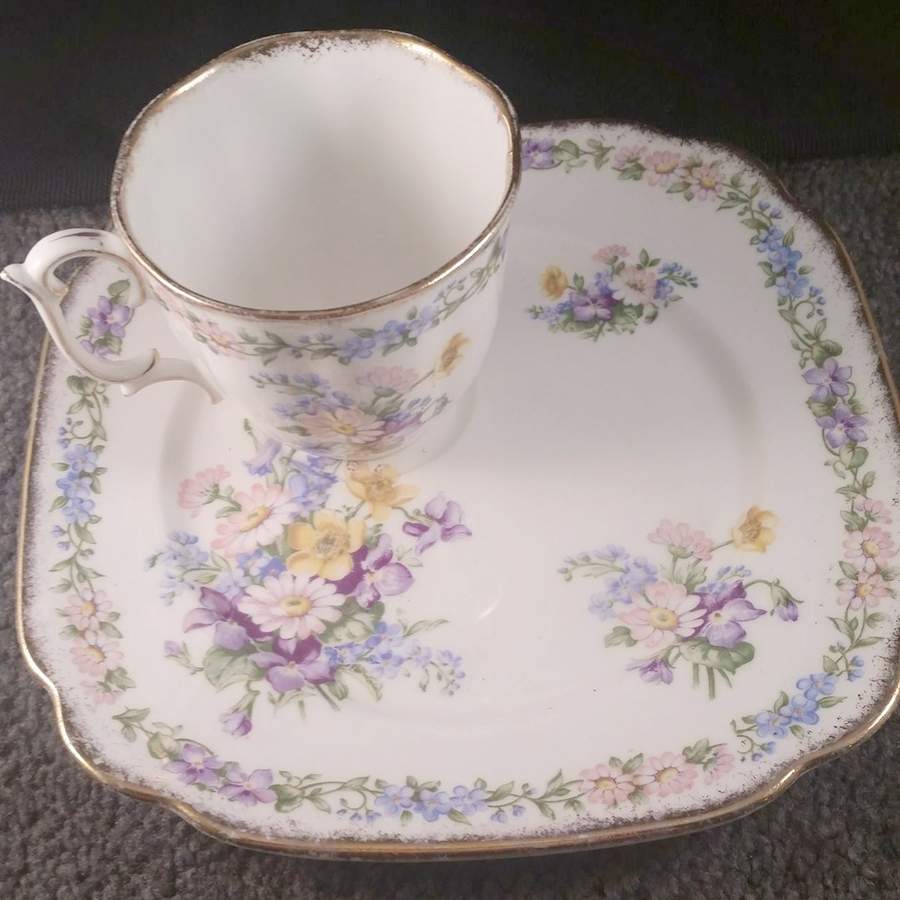 Garland (Brushed Gold Trim) Snack Plate & Cup Set by Roslyn (England)-1