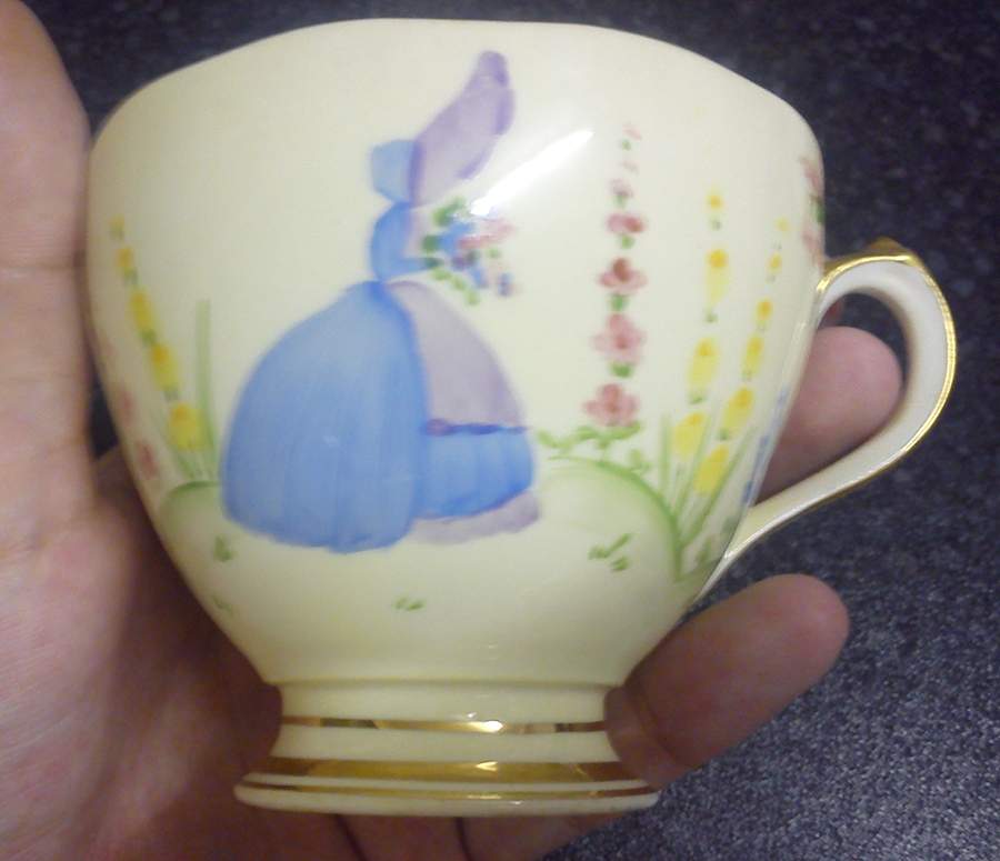 4601 Footed Cup by Roslyn (England)-1