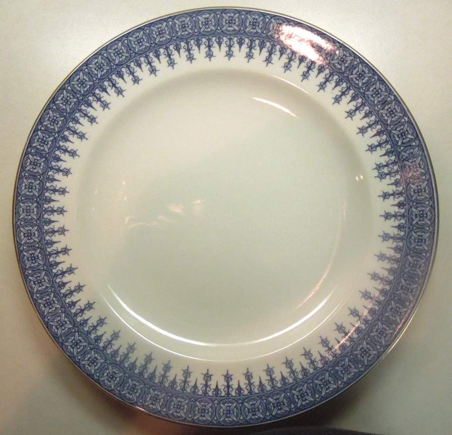 W1979 Dinner Plate by Royal Worcester-1