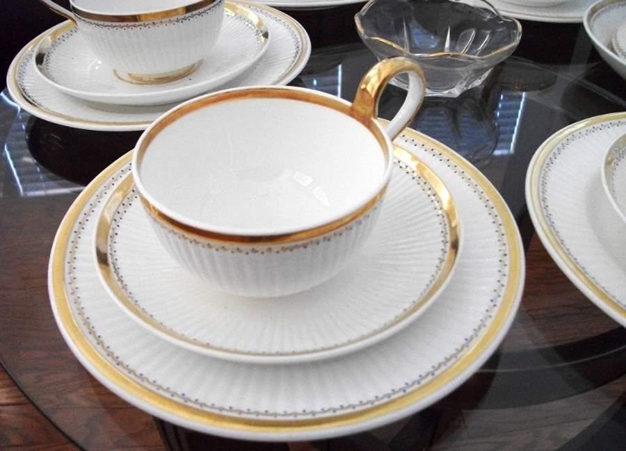 RCD177 Dinner Plate by Royal Crown Derby-1