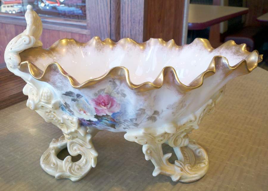 C2123 Centerpiece by Royal Doulton-1