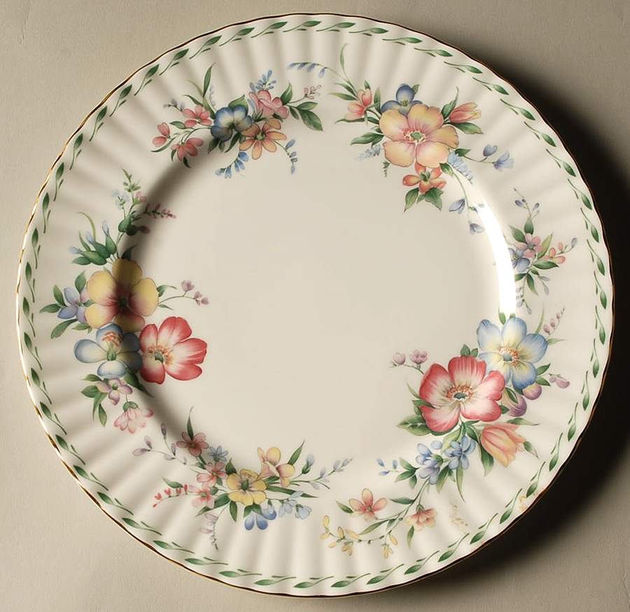 ROA272 Dinner Plate by Royal Albert-1