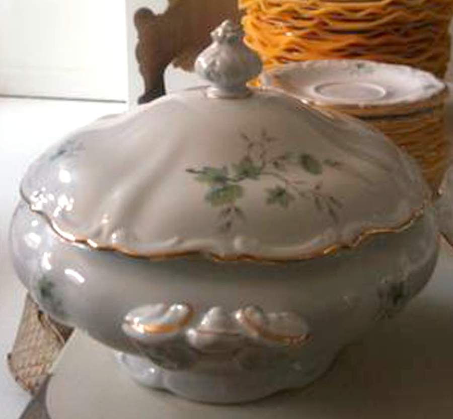 RMY6 Round Covered Vegetable by Royal M (Bavaria)-1