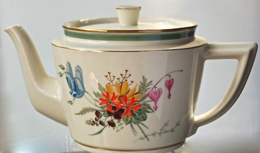 1082 Teapot & Lid by Royal Copenhagen-1