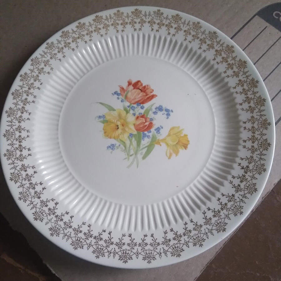 Gold Splendor Dinner Plate by Royal (USA)-1