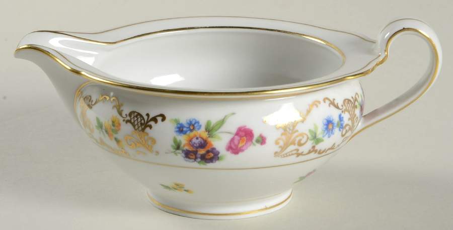 ROB473 Creamer by Royal Bayreuth-1