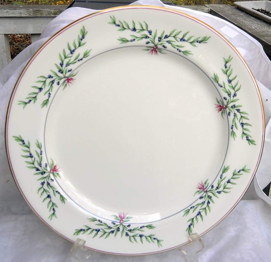 Olivia Dinner Plate by Royal Worcester-1