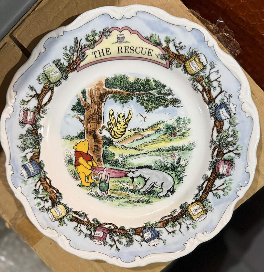 Winnie the Pooh Collection (Scall Salad Plate by Royal Doulton-1