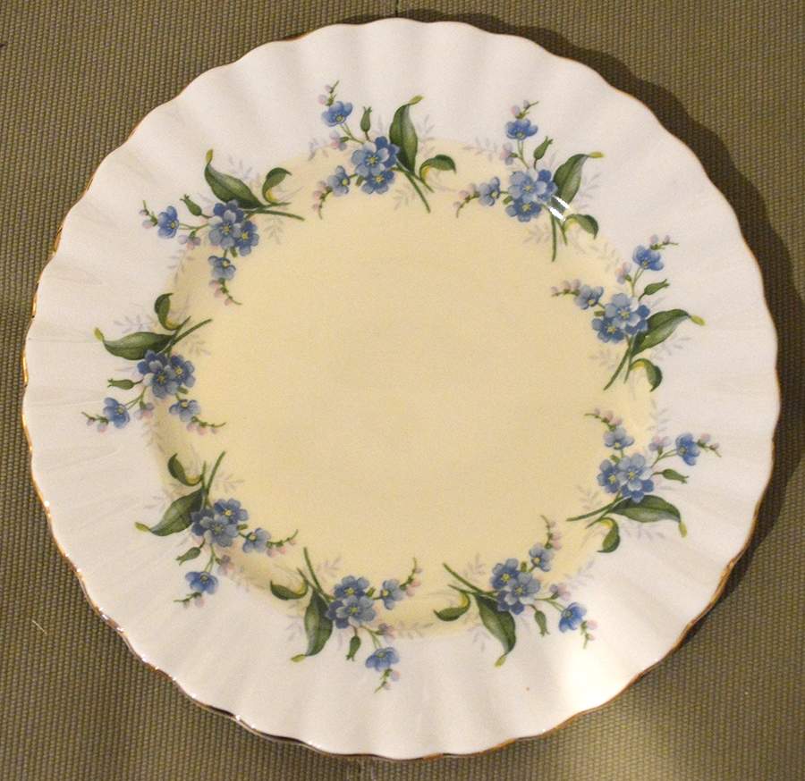 Forget Me Not (Yellow Center) Dessert/Pie Plate by Royal Albert-1