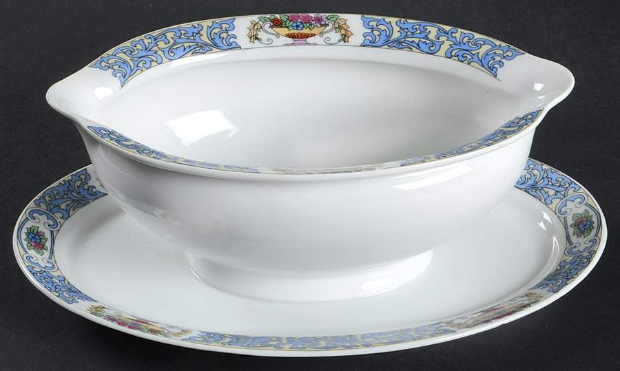 ROB474 Gravy Boat with Attached Underplate by Royal Bayreuth-1