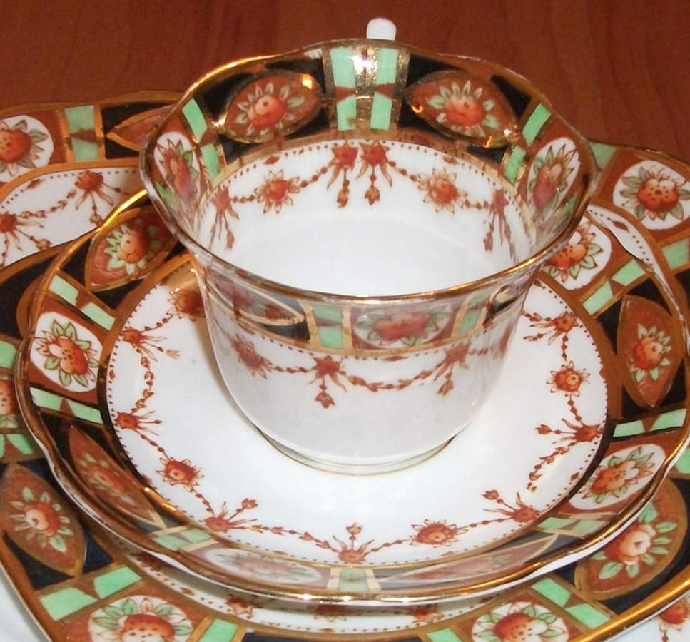 2987 Flat Cup & Saucer Set by Roslyn (England)-1