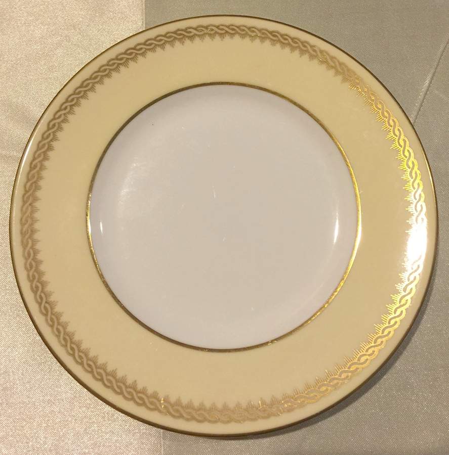 BB3507 Dinner Plate by Royal Doulton-1