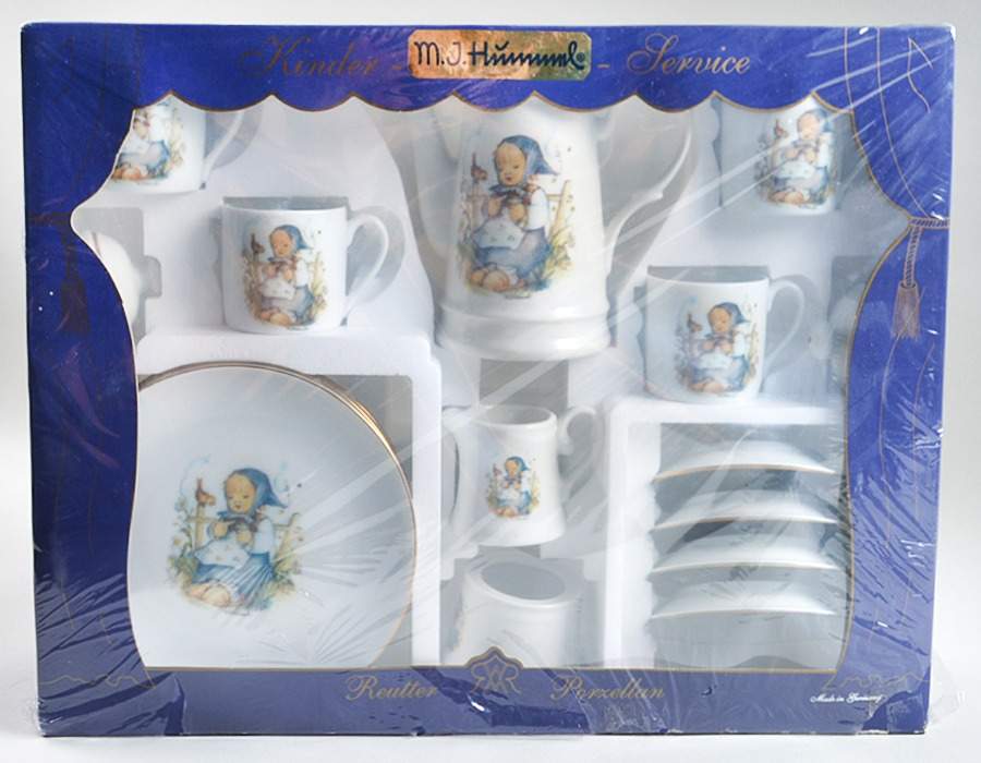 He Loves Me? (17 Piece) Child's Coffee Set by Reutter Porzellan-1