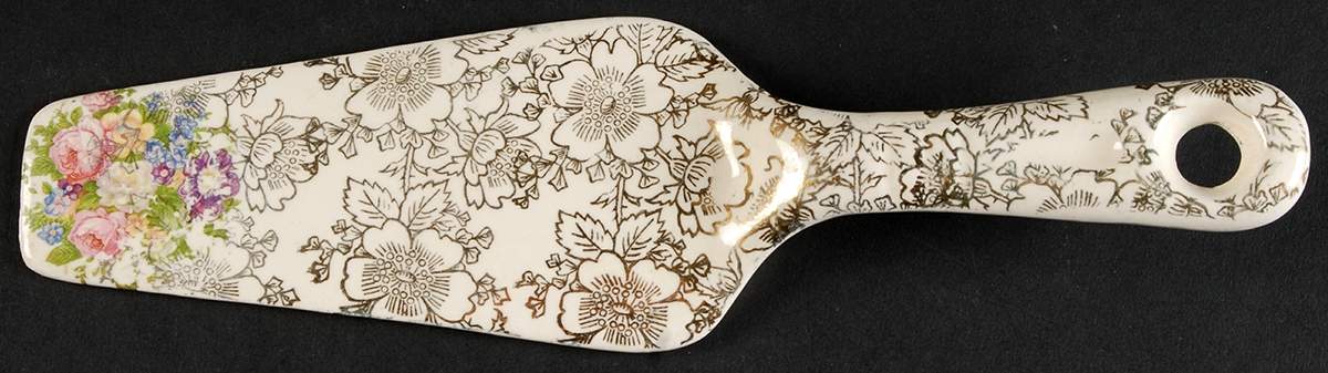 RYL374 Solid Ceramic Pie/Cake Server by Royal (USA)-1