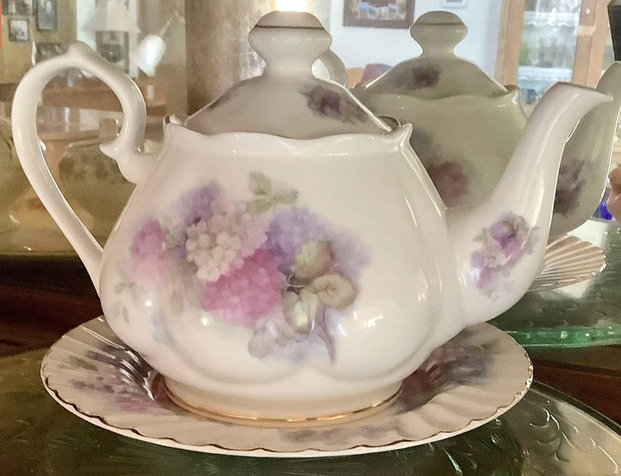 Hydrangea Teapot & Lid by Royal Patrician-1
