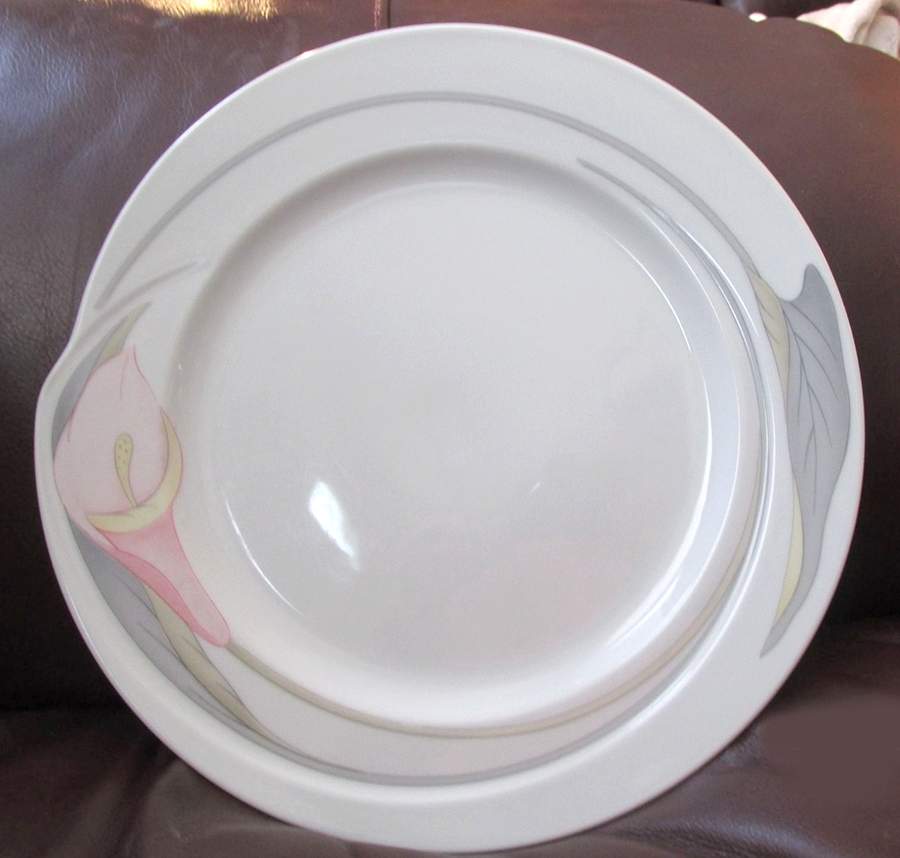 Dream Calla Lily Dinner Plate by Ranmaru-1
