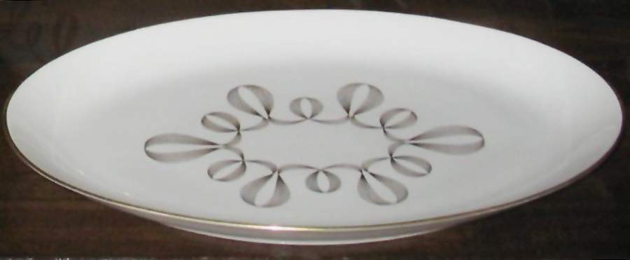ROB479 Dinner Plate by Royal Bayreuth-1