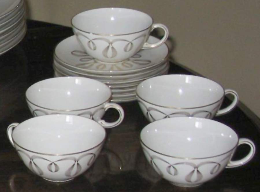 ROB479 Flat Cup & Saucer Set by Royal Bayreuth-1