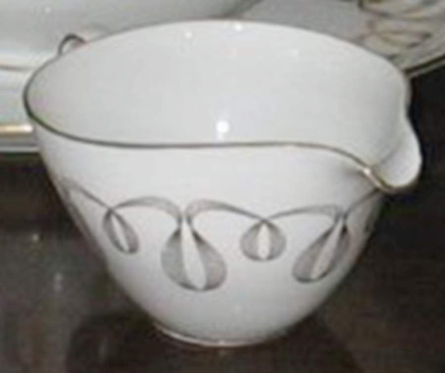 ROB479 Creamer by Royal Bayreuth-1