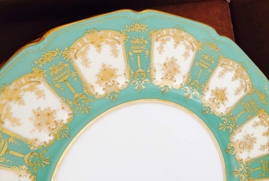 H2091 Dinner Plate by Royal Doulton-1