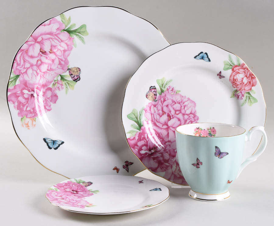 Friendship 4 Piece Place Setting by Royal Albert-1