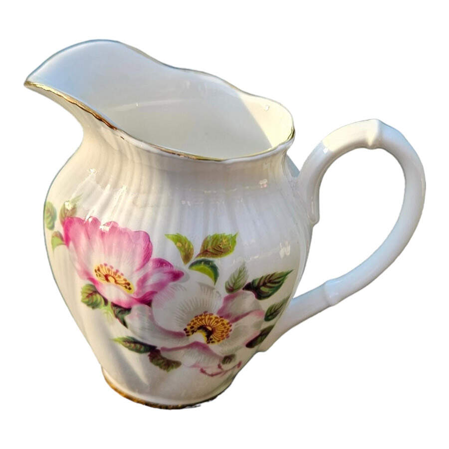 ROA285 Creamer by Royal Albert-1