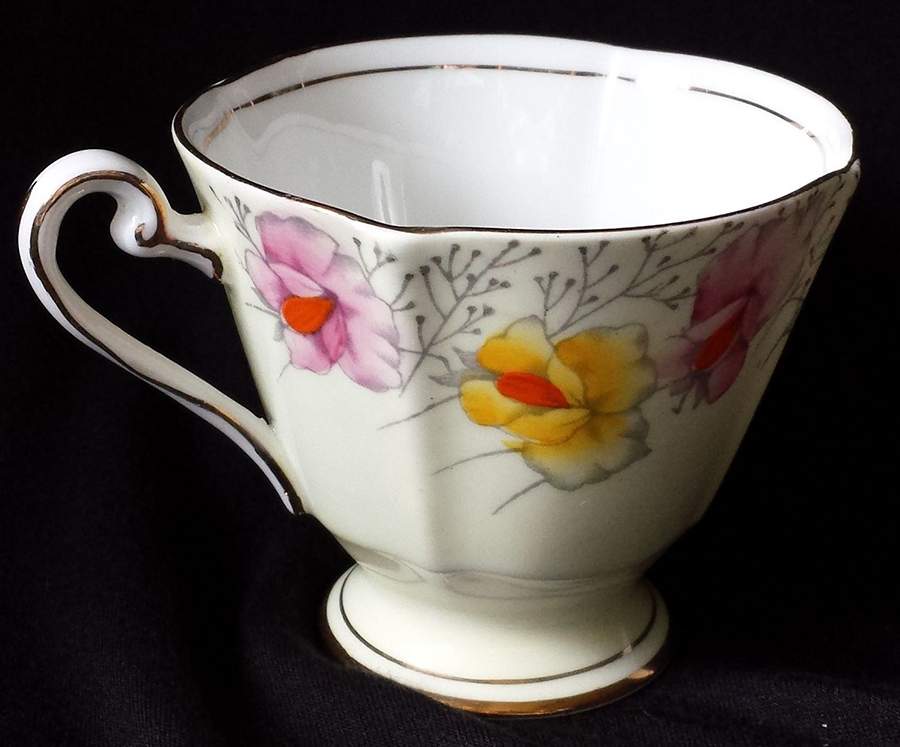 8343 Footed Cup by Roslyn (England)-1