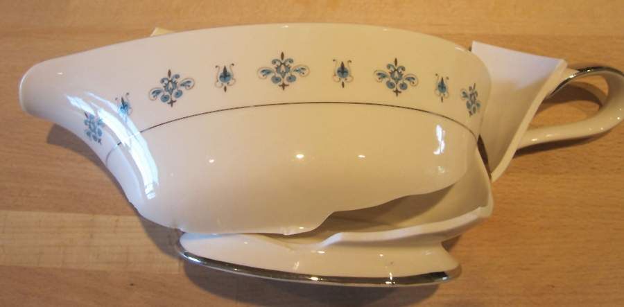Allure Gravy Boat by Royal Castle-1