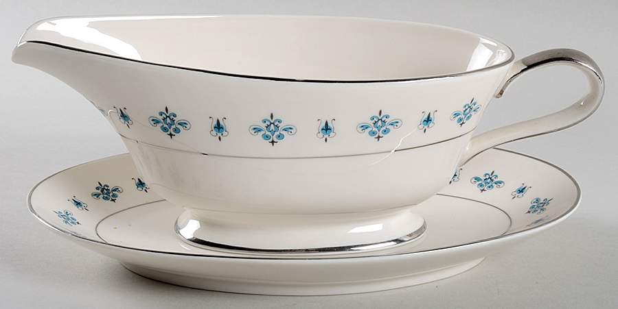 Allure Gravy Boat & Underplate by Royal Castle-1