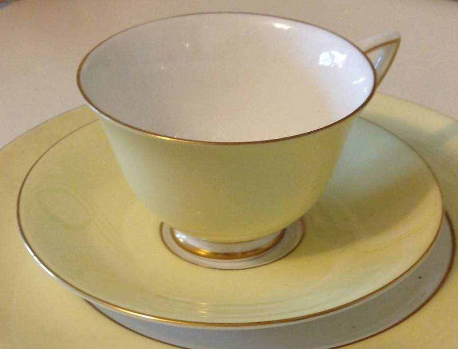 RD372 Footed Cup & Saucer Set by Royal Doulton-1