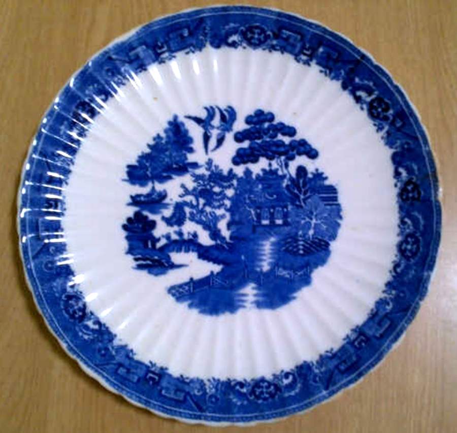 Blue Willow (Fluted) Dinner Plate by Royal Albert-1