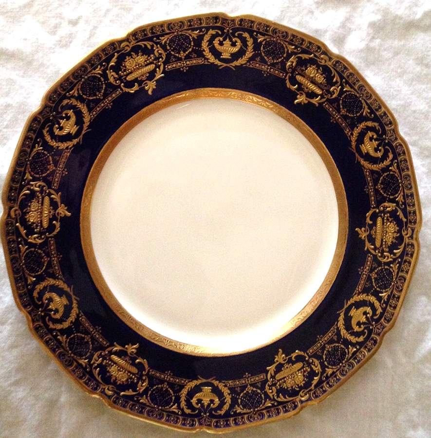 E9961 Dinner Plate by Royal Doulton-1