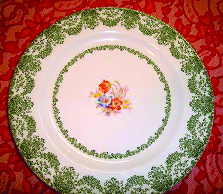 RYL380 Dinner Plate by Royal (USA)-1