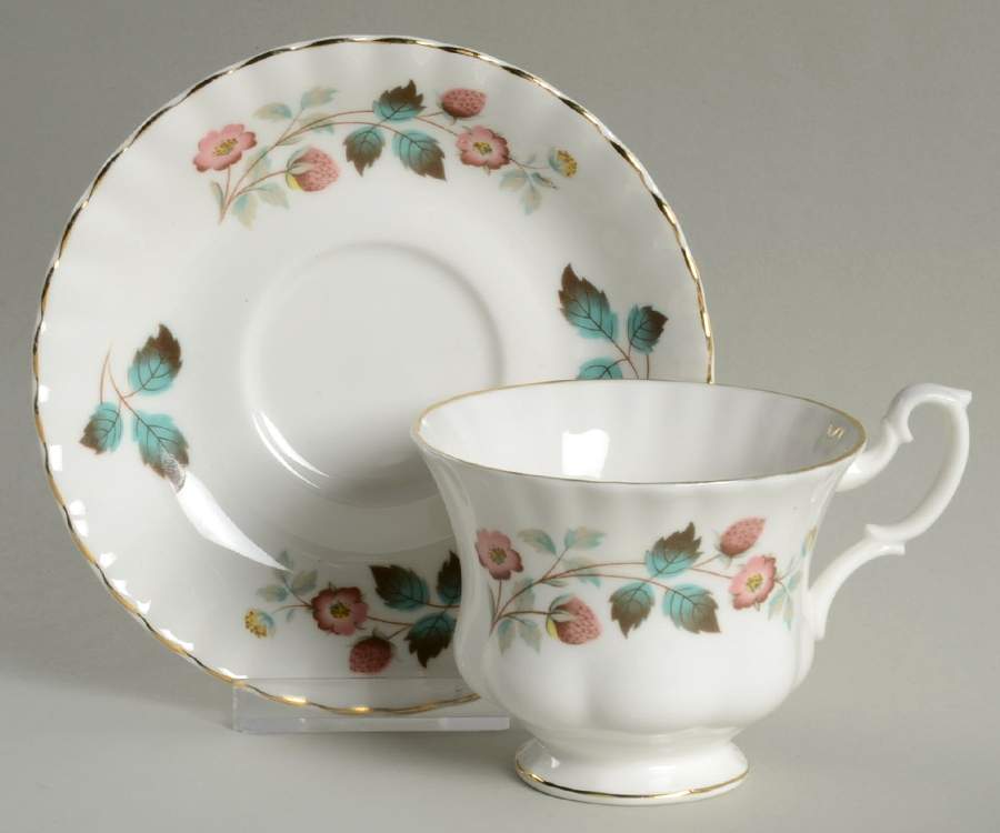 RIC10 Footed Cup & Saucer Set by Richmond (England)-1