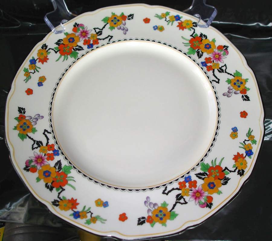RD373 Dinner Plate by Royal Doulton-1