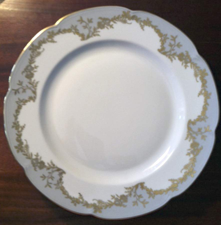 ROB483 Dinner Plate by Royal Bayreuth-1