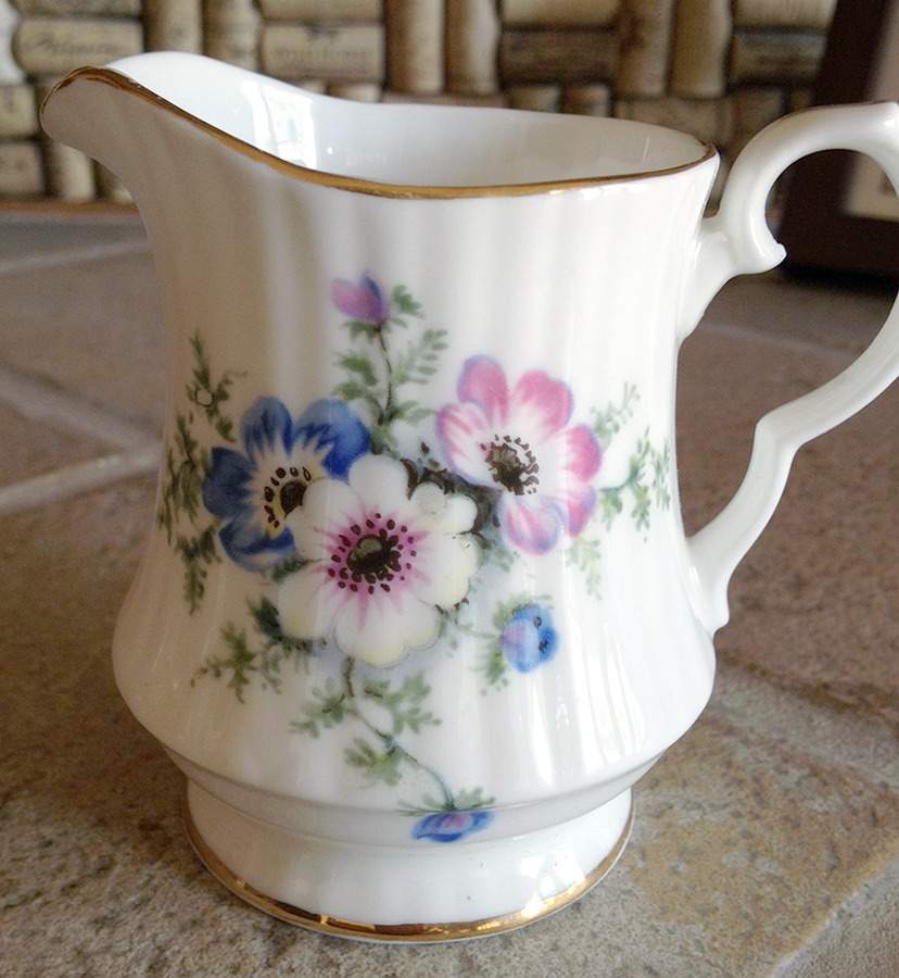 D3124 Creamer by Royal Windsor-1