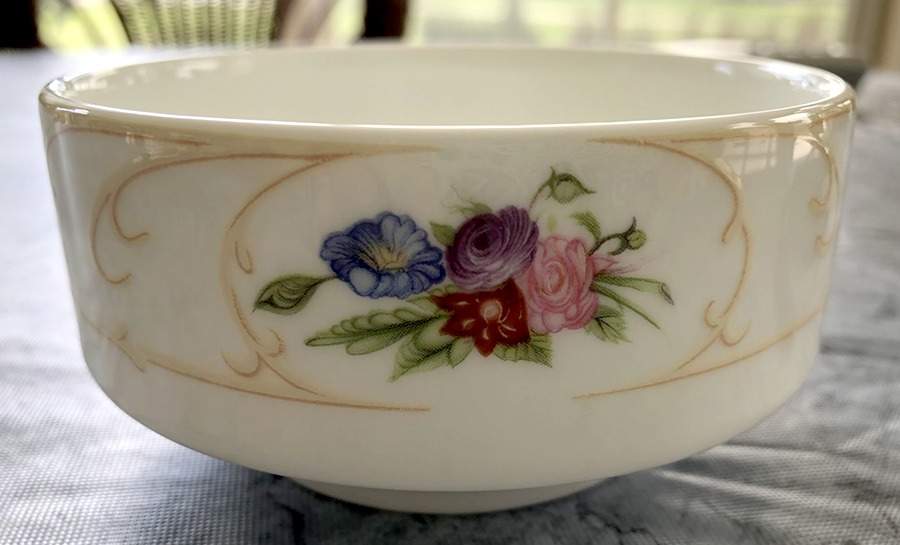 RD374 Fruit/Dessert (Sauce) Bowl by Royal Doulton-1